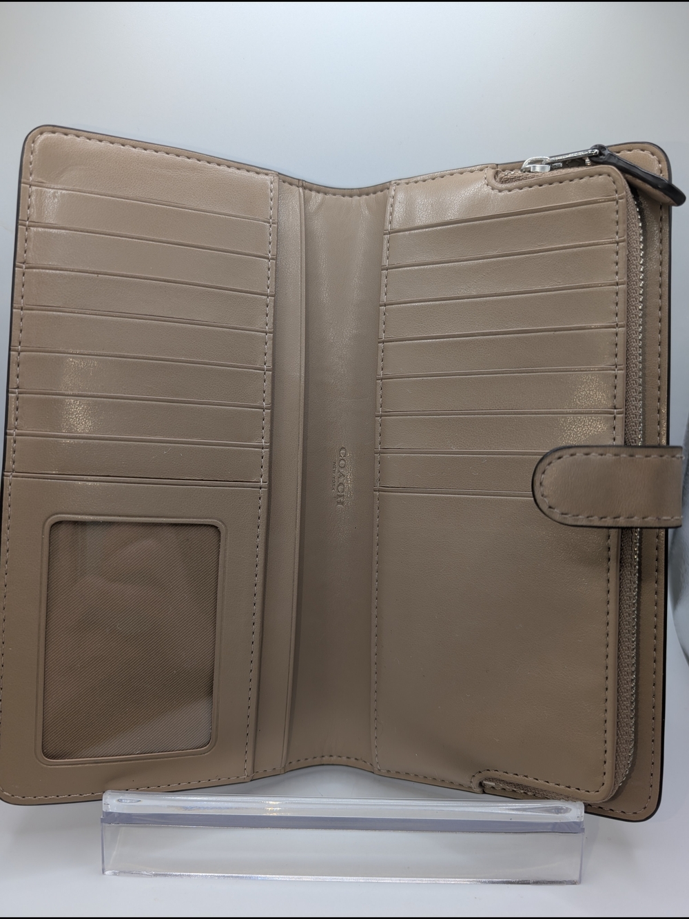 Coach Essiential Slim Leather Wallet - Picture 2 of 9